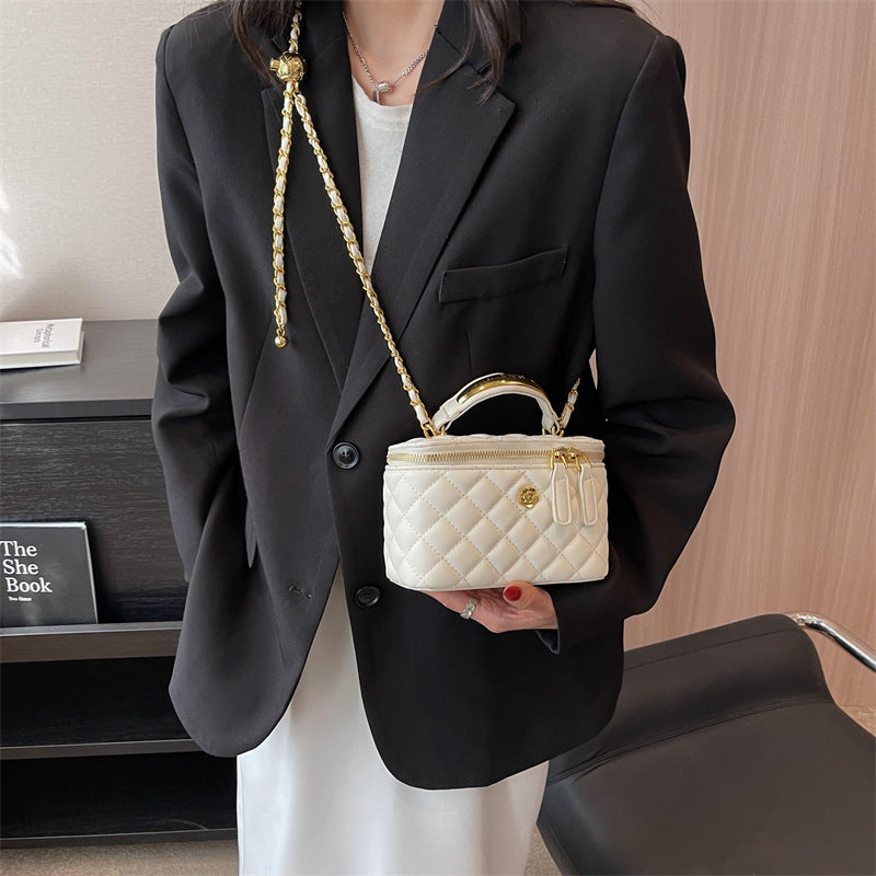 A handbag chain bag