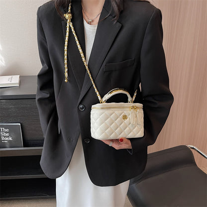 A handbag chain bag