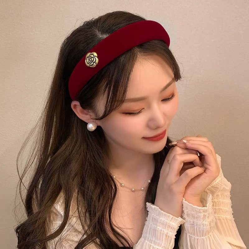A winter new year retro red velvet headband female Internet celebrity pressure hair wide edge hair accessories high cranium simple temperament headband