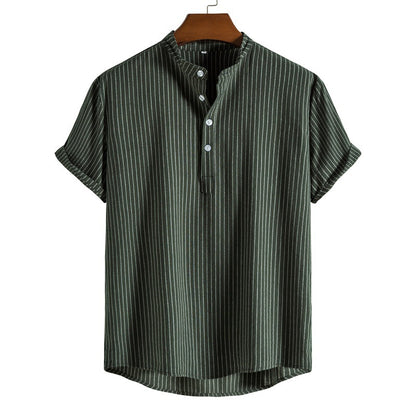 A men's stand-up collar striped short-sleeved shirt