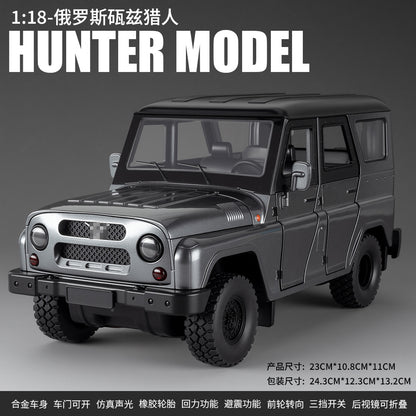 A 1:18 Alloy Metal Car Model Ornament