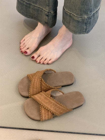 A woven cross slippers summer vacation sandals