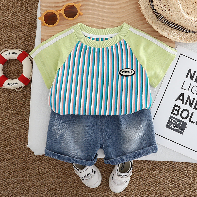 A children's short-sleeved shorts set