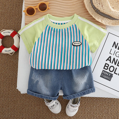 A children's short-sleeved shorts set