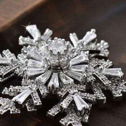 A high-end luxury niche rotating snowflake brooch - Mixbatch