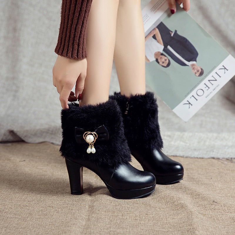 A cute bow shoes