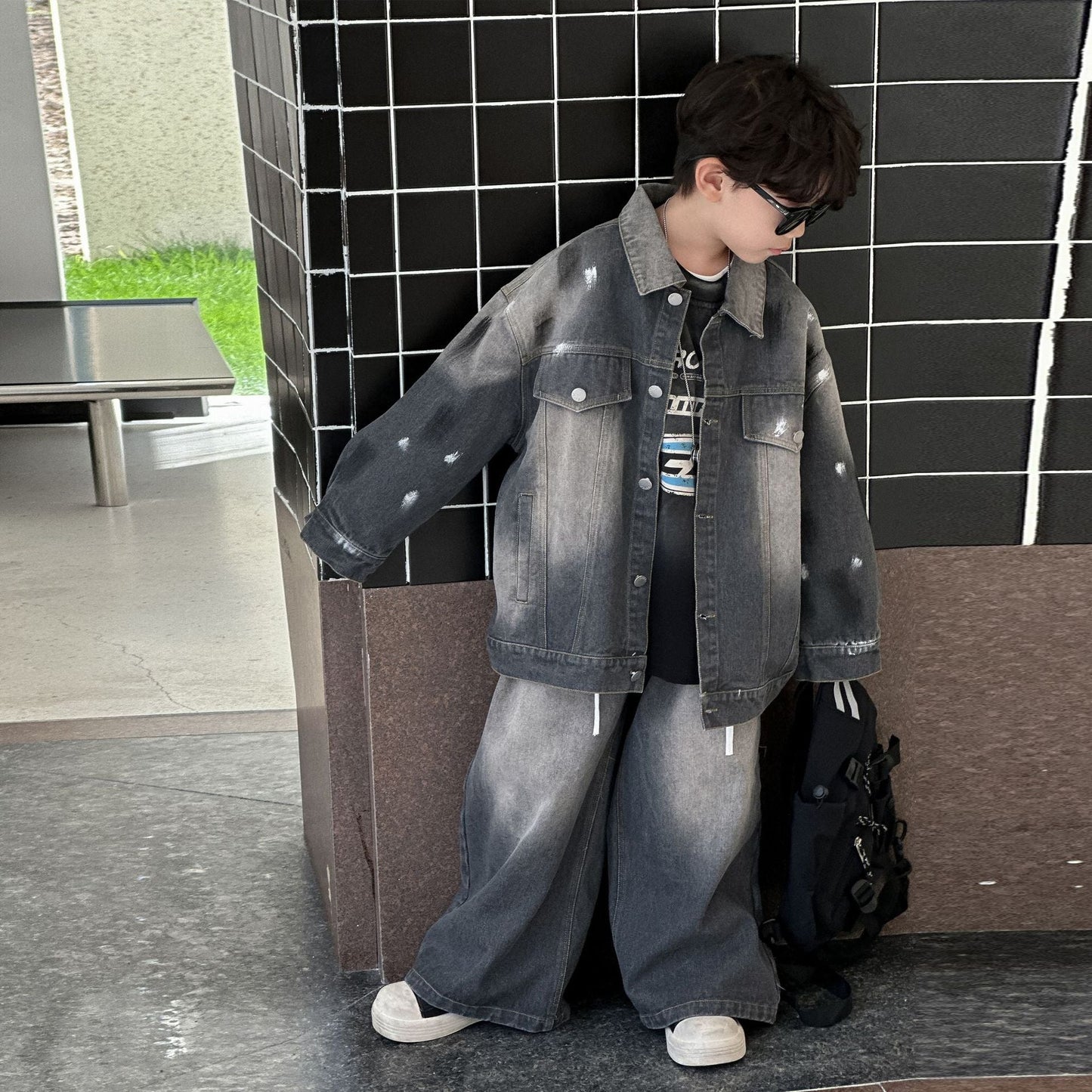 A Children's and teenagers' denim suit