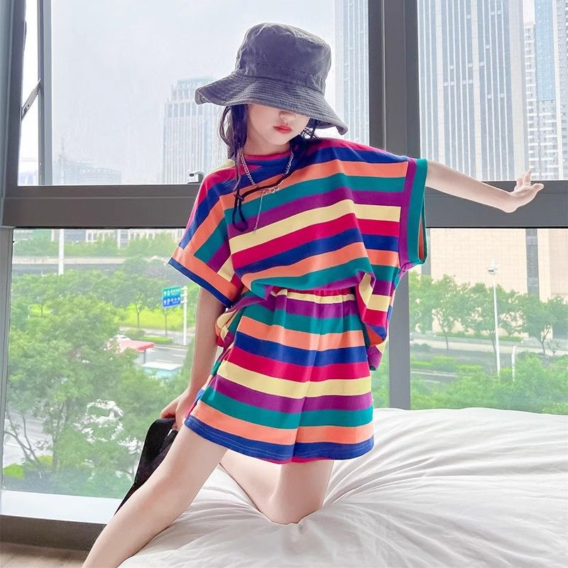 A girls' suit summer new middle-aged and older children's rainbow stripes loose short-sleeved top sports shorts suit trendy