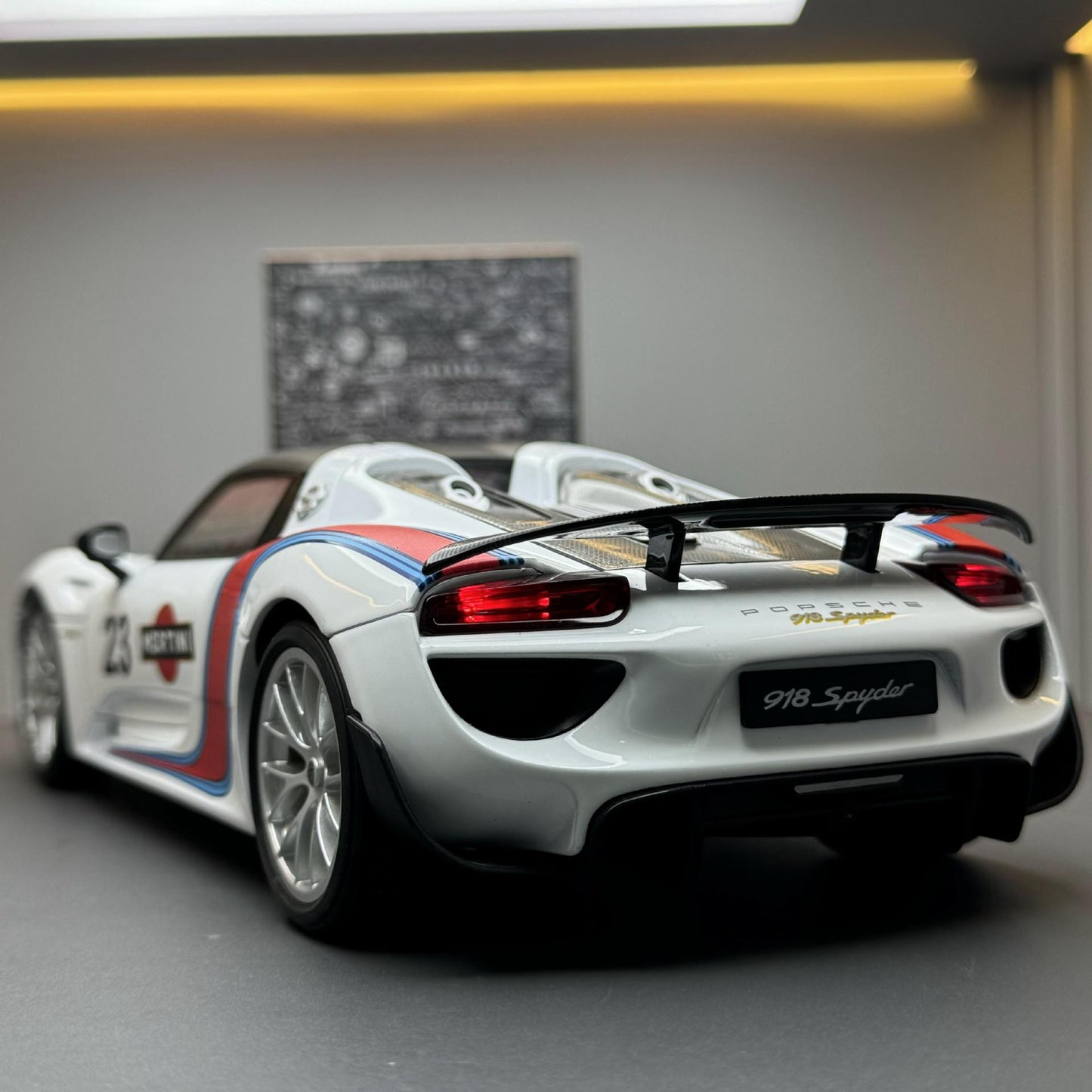 A 1:18 Alloy Metal Car Model Ornament