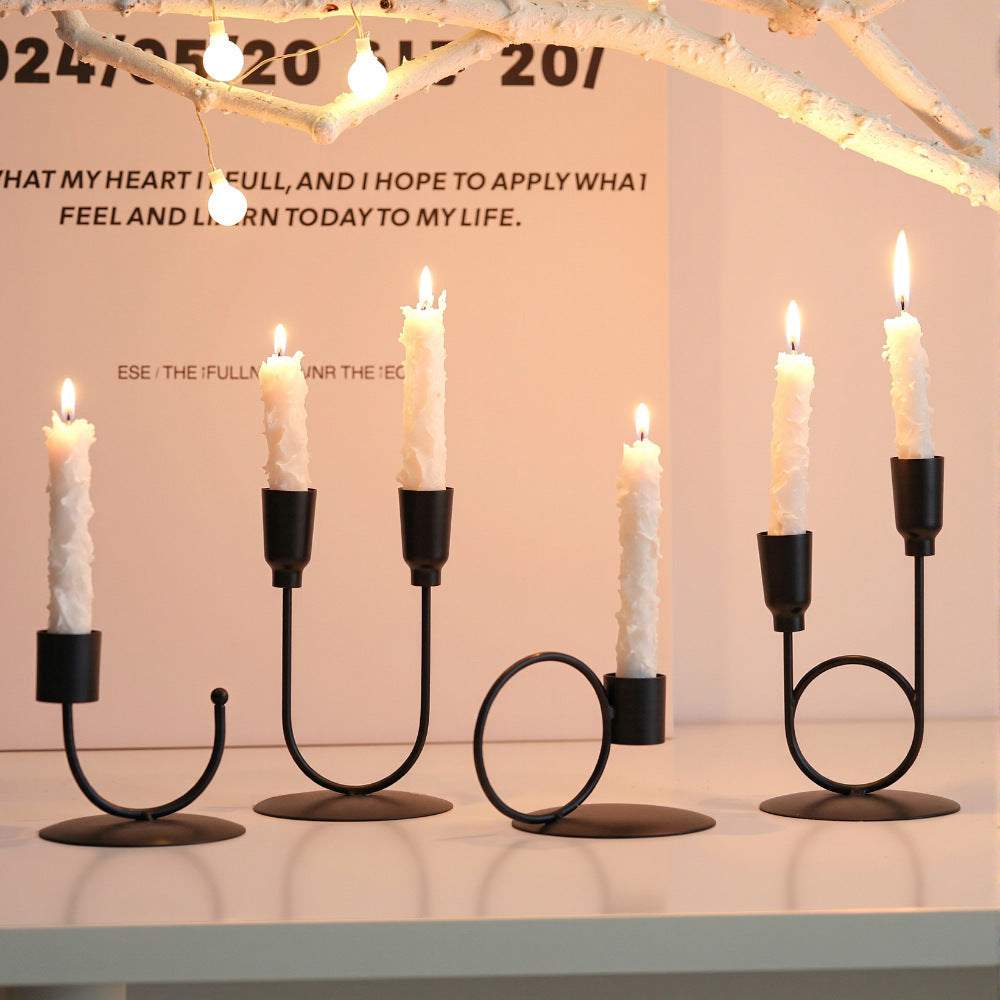 A new wrought iron U-shaped double-ended metal candle holder, dining table, candle ware, Nordic simple light luxury decorative ornament