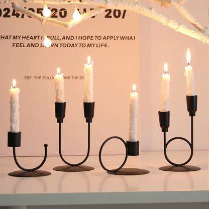 A new wrought iron U-shaped double-ended metal candle holder, dining table, candle ware, Nordic simple light luxury decorative ornament