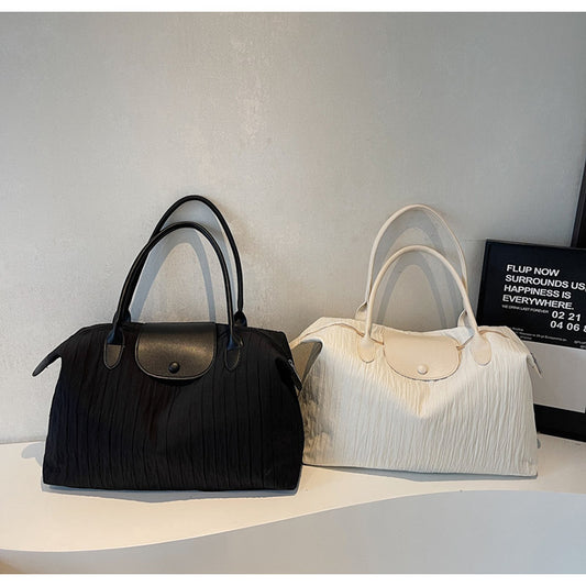 A shoulder bag handbag
