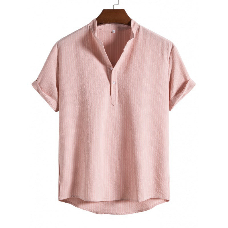 A men's stand-up collar striped short-sleeved shirt
