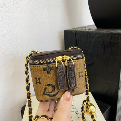A little girl change handbag