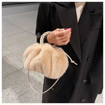 A Internet celebrity with the same bag, pumpkin pleated hand carry solid color plush bag, women's shoulder messenger bag fashion