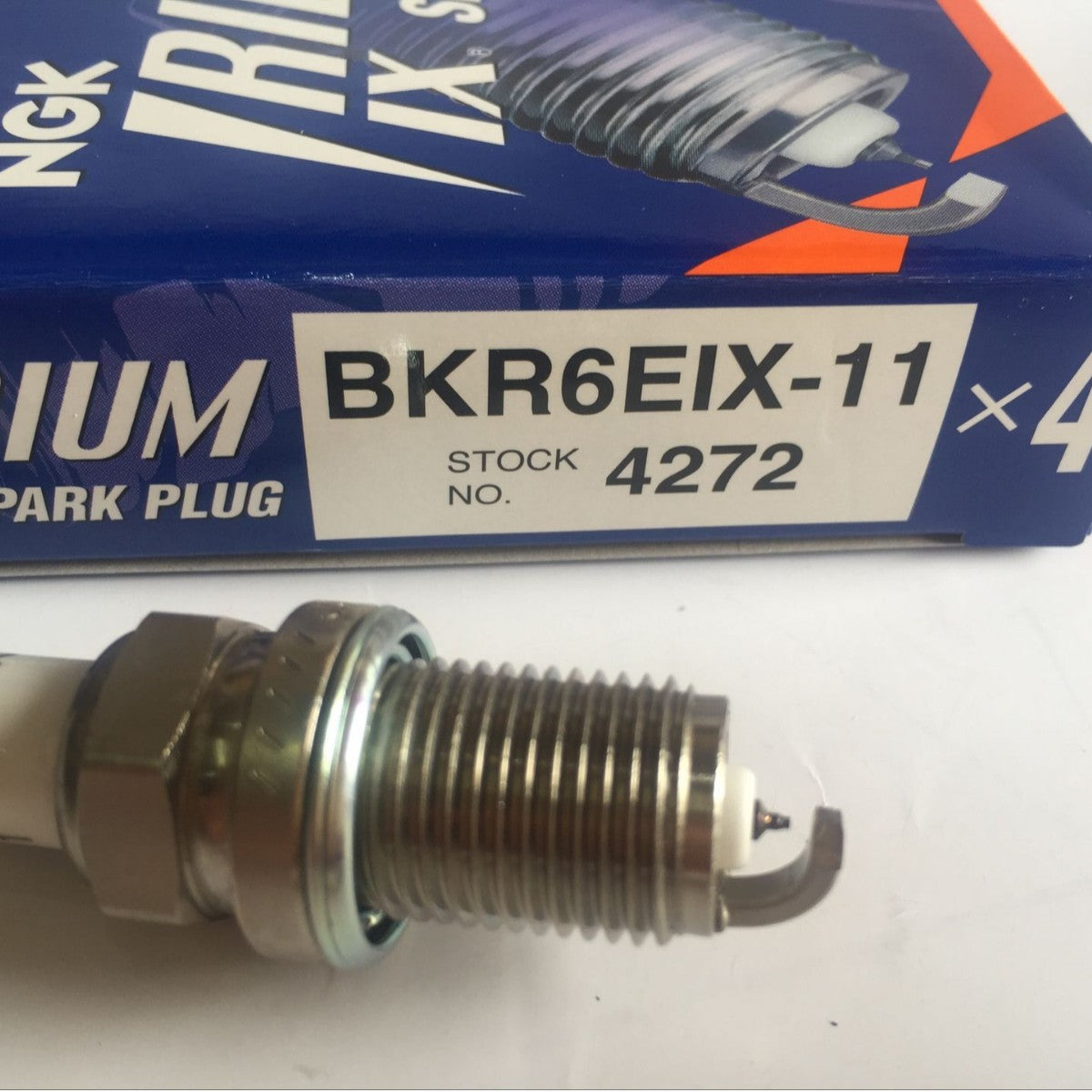 A NGK Iridium Spark Plug BKR6EIX-11 4272 for Volkswagen Bora Suiteng Buick Excelle Haval H3H5