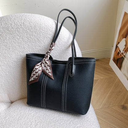 A shoulder bag handbag