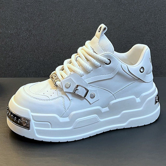 A thick-soled heightening casual shoes