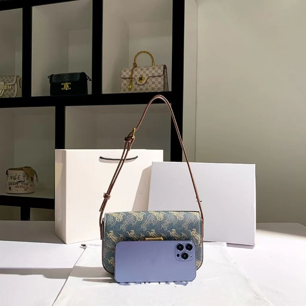 A soft leather high-end carriage old flower small square bag girl