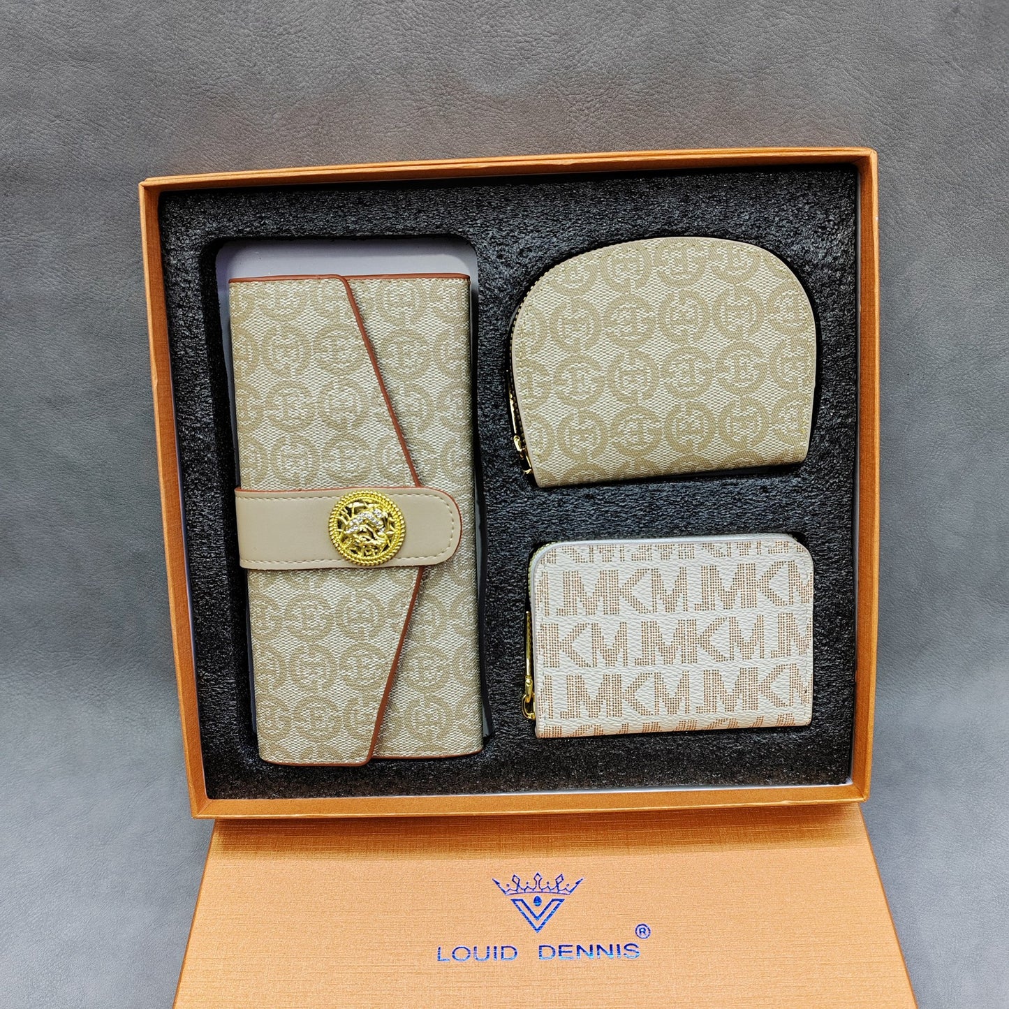A new three-piece gift box with wallet card bag set.