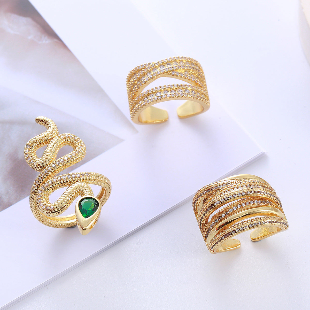 A personalized European and American green-eye snake-shaped micro-diamond ring, high-end retro clothing versatile multi-level ring manufacturer wholesale - Mixbatch