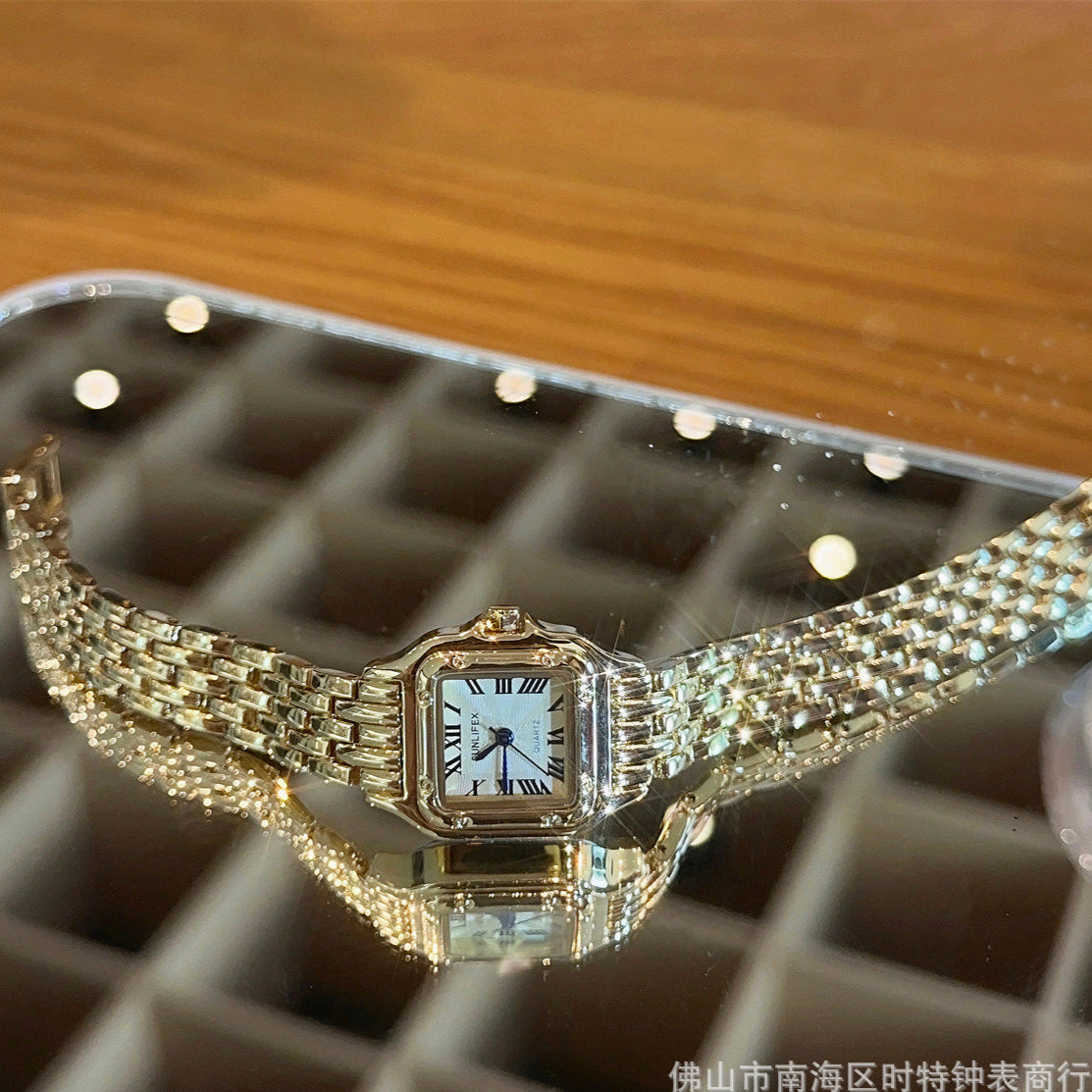 A SUNLIFEX medieval small square chain watch women's fashion niche Roman scale literary light luxury quartz watch