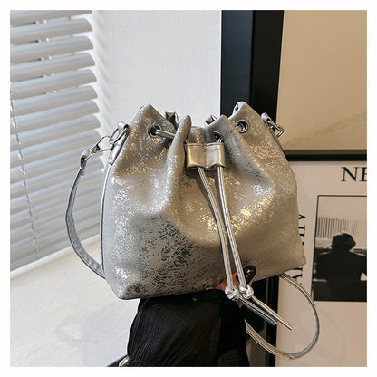 A spring new fashion pleated messenger bag this year popular versatile bucket bag