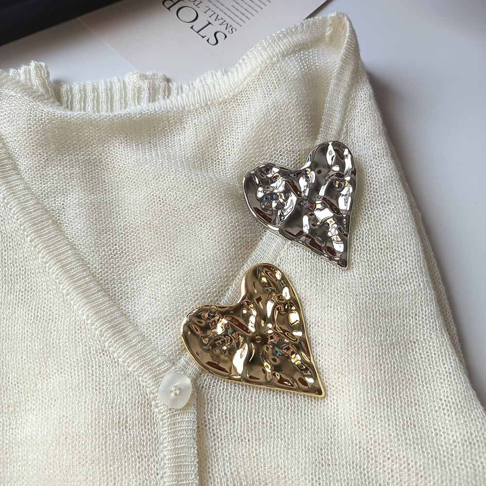 A irregular pleated love brooch light luxury high-end suit clothing accessories niche design trend versatile corsage - Mixbatch