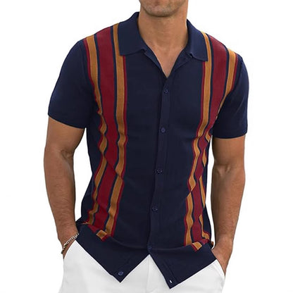 A color matching short-sleeved shirt