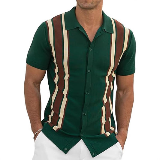 A color matching short-sleeved shirt