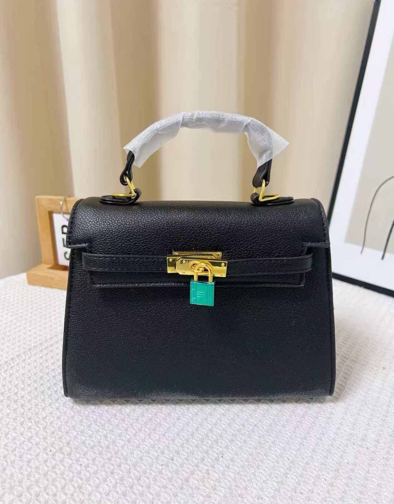 A handbag stylish and simple shoulder bag messenger bag bag women