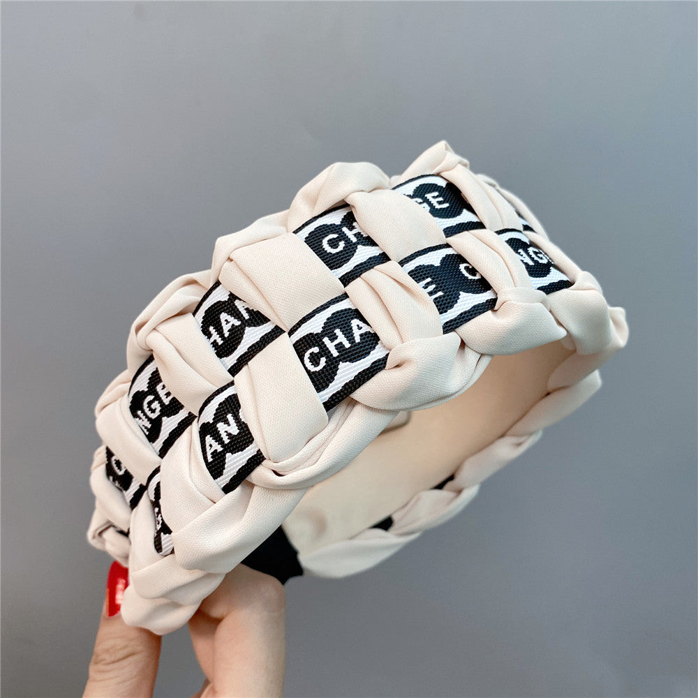 A Korean retro letter plaid headband, four-strand braided personalized hair accessories, wide-brimmed small fragrant headband