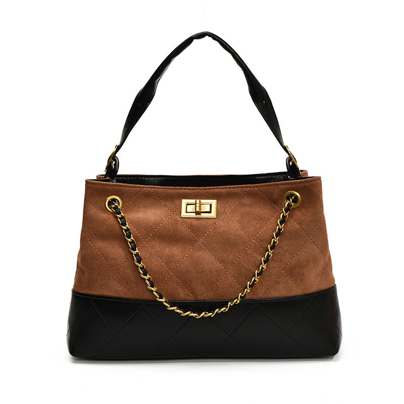 A diamond chain bag shoulder messenger bag