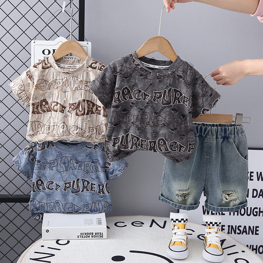 A children's short-sleeved shorts set