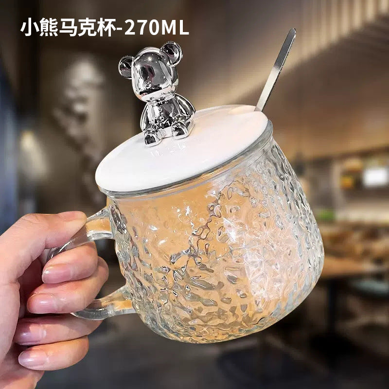 A bear mug a glass cup