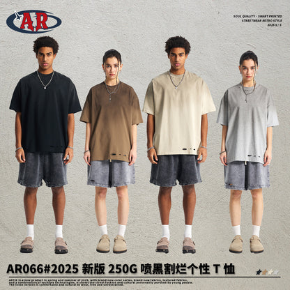 A  Loose Short Sleeve T-Shirt