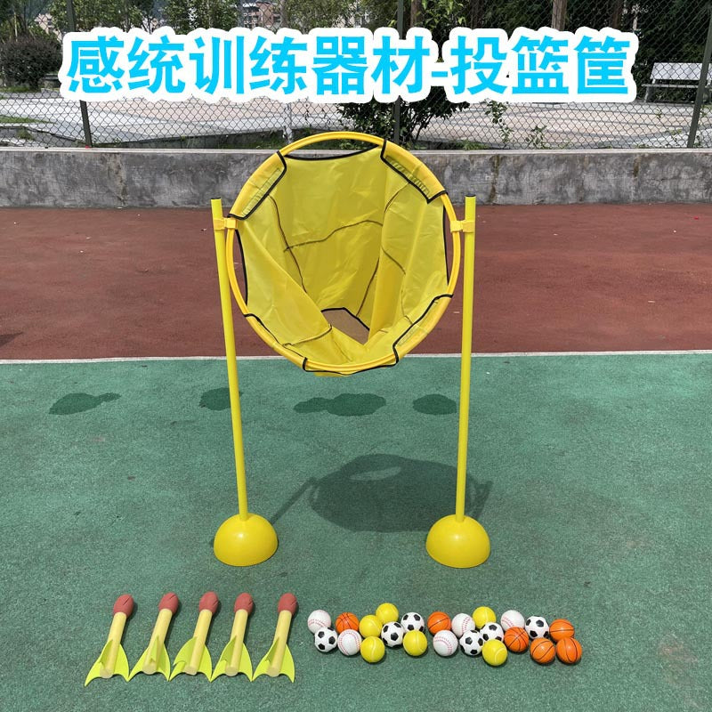 A pitching/throwing training equipment for students