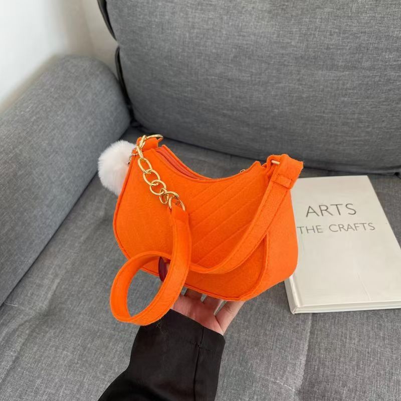 A summer new fresh felt armpit bag indentation fashion single shoulder foreign style small square bag