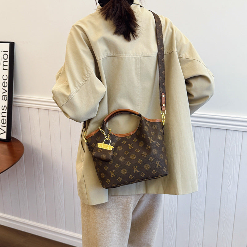 A high-end fashion portable vegetable basket bag woman