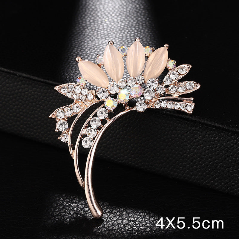A Korean new fashion high-end brooch women's rhinestone silk scarf buckle anti-light buckle crystal brooch pin pearl jewelry - Mixbatch