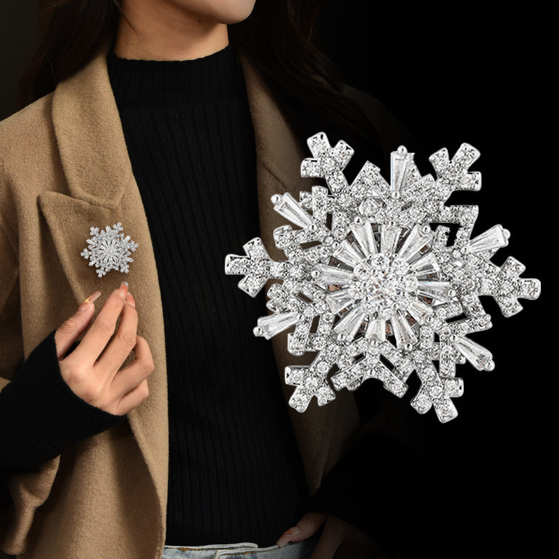 A high-end luxury niche rotating snowflake brooch - Mixbatch