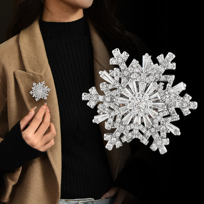 A high-end luxury niche rotating snowflake brooch - Mixbatch