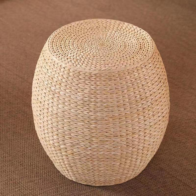 كرسي من القش 