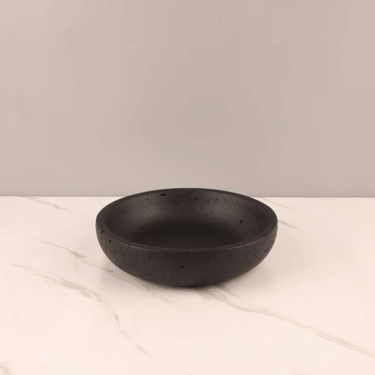 صينية زخرفية دائرية الشكل مصنوعة من رخام الترافرتين 