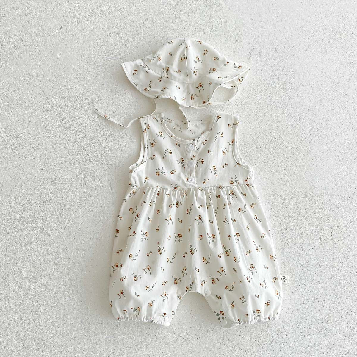 A girl baby summer thin floral bag fart clothes crawling baby western style plaid sleeveless vest jumpsuit to send a hat. - Mixbatch