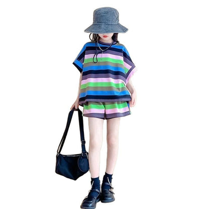 A girls' suit summer new middle-aged and older children's rainbow stripes loose short-sleeved top sports shorts suit trendy
