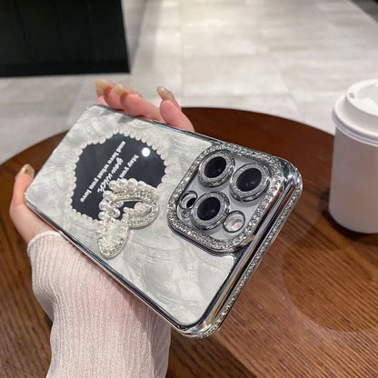 A three-dimensional pearl love mirror mobile phone case