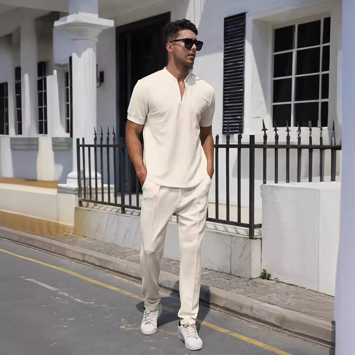 A solid color polo shirt sports suit