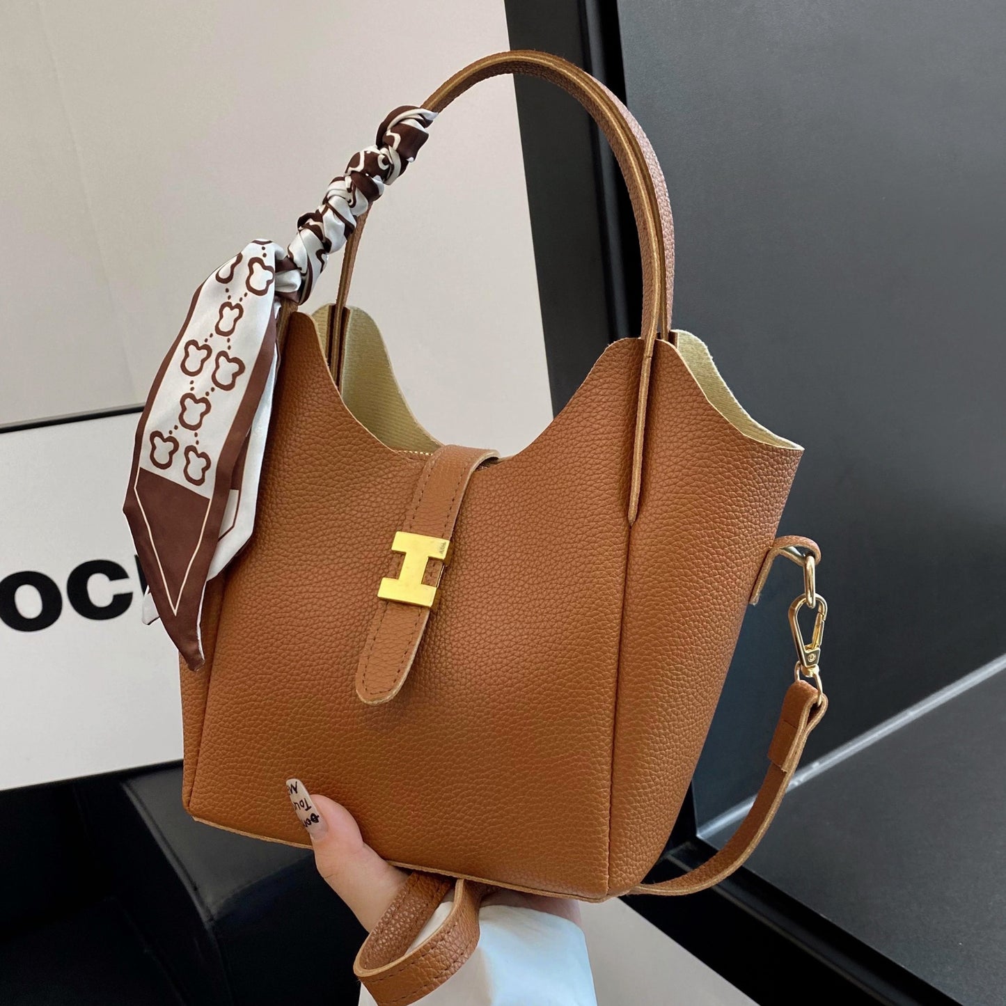 A simple soft PU hand carrying bucket bag woman - Mixbatch