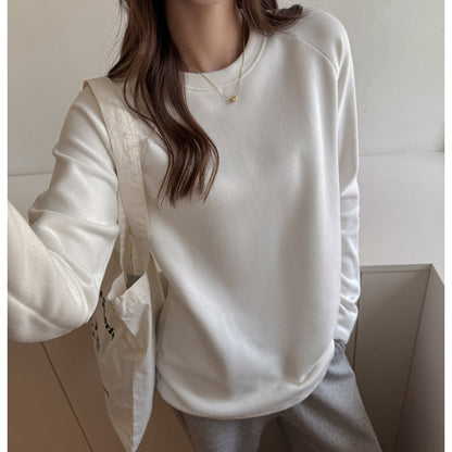 A crewneck long-sleeved top
